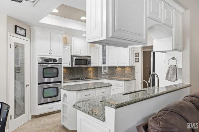 10600 Mersham Hill Drive, Bakersfield, CA 93311