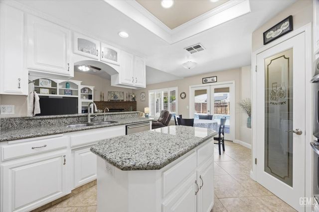 10600 Mersham Hill Drive, Bakersfield, CA 93311