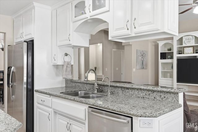 10600 Mersham Hill Drive, Bakersfield, CA 93311