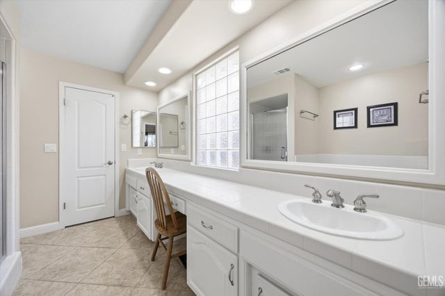 10600 Mersham Hill Drive, Bakersfield, CA 93311