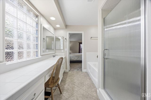 10600 Mersham Hill Drive, Bakersfield, CA 93311