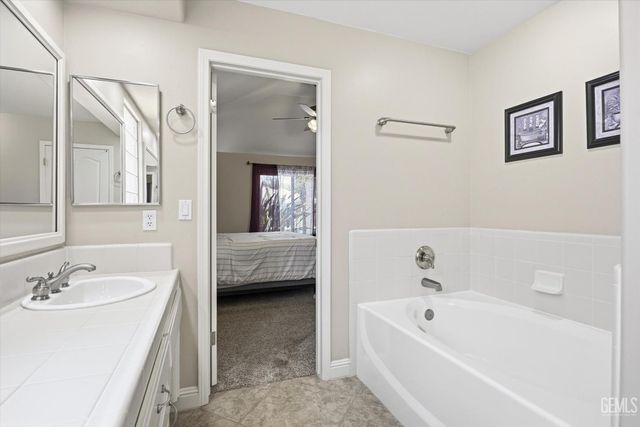 10600 Mersham Hill Drive, Bakersfield, CA 93311