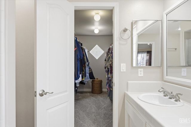 10600 Mersham Hill Drive, Bakersfield, CA 93311