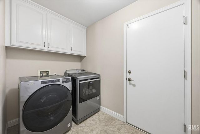 10600 Mersham Hill Drive, Bakersfield, CA 93311