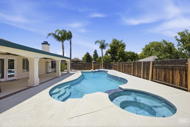 10600 Mersham Hill Drive, Bakersfield, CA 93311