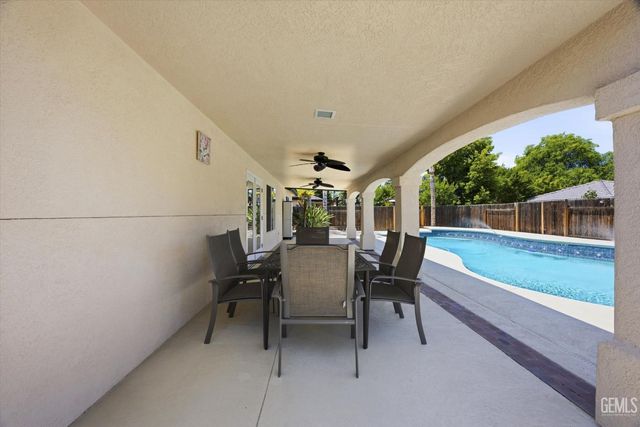 10600 Mersham Hill Drive, Bakersfield, CA 93311