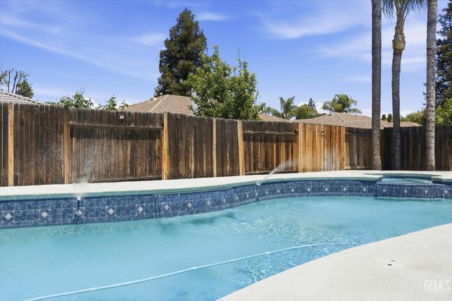 10600 Mersham Hill Drive, Bakersfield, CA 93311