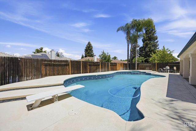 10600 Mersham Hill Drive, Bakersfield, CA 93311