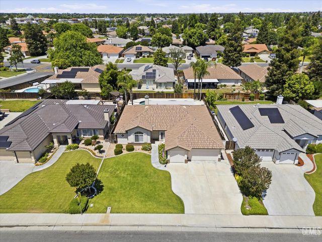 10600 Mersham Hill Drive, Bakersfield, CA 93311