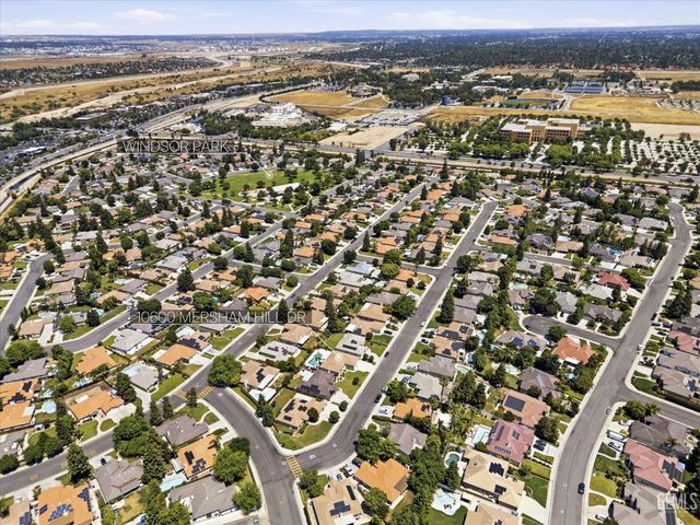 10600 Mersham Hill Drive, Bakersfield, CA 93311