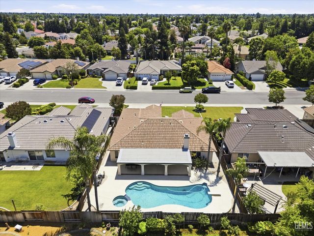 10600 Mersham Hill Drive, Bakersfield, CA 93311