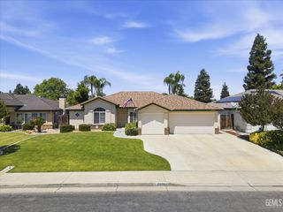 10600 Mersham Hill Drive, Bakersfield, CA 93311