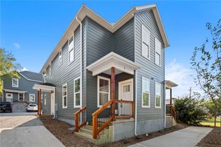 588 S Willow Avenue 1, Fayetteville, AR 72701