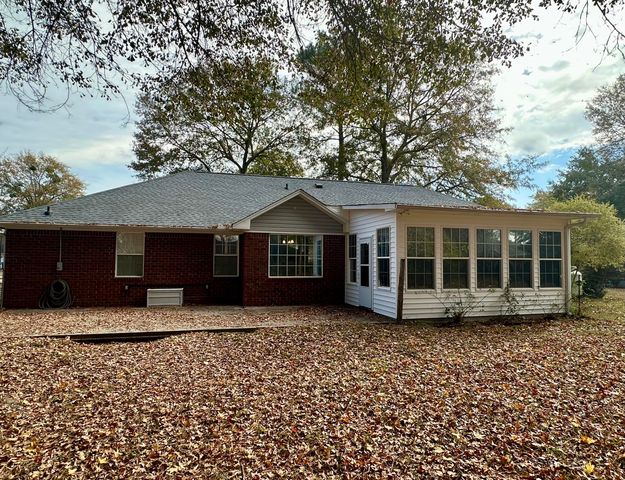 1107 Longleaf Dr., Manning, SC 29102