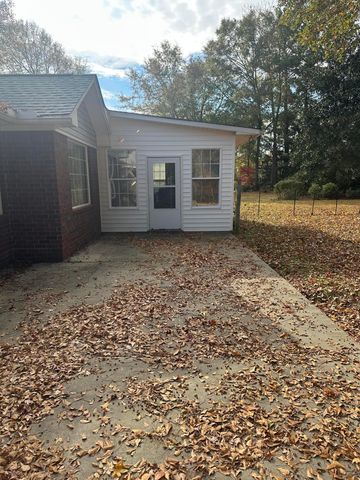 1107 Longleaf Dr., Manning, SC 29102