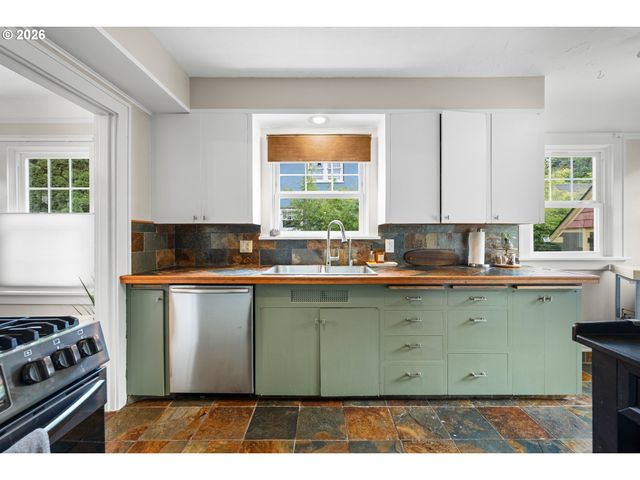 5480 GROVE St, West Linn, OR 97068
