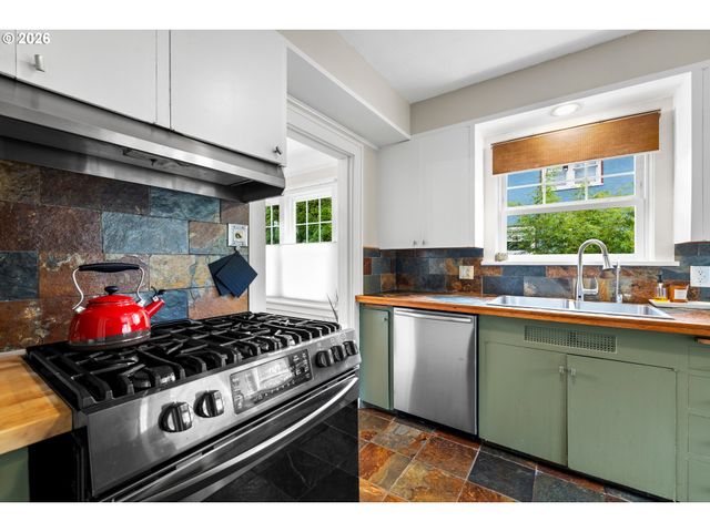 5480 GROVE St, West Linn, OR 97068