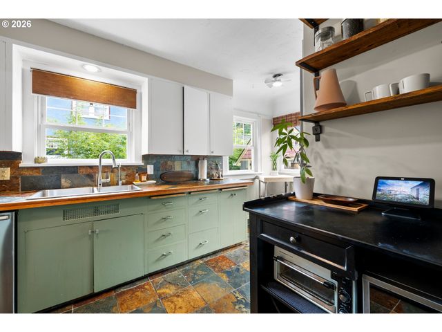 5480 GROVE St, West Linn, OR 97068