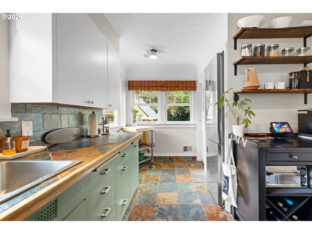 5480 GROVE St, West Linn, OR 97068
