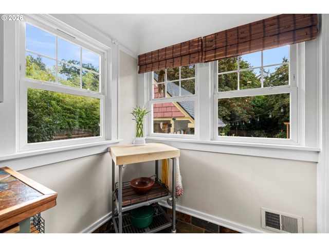 5480 GROVE St, West Linn, OR 97068