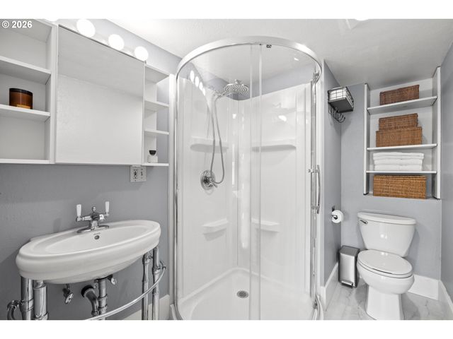 5480 GROVE St, West Linn, OR 97068