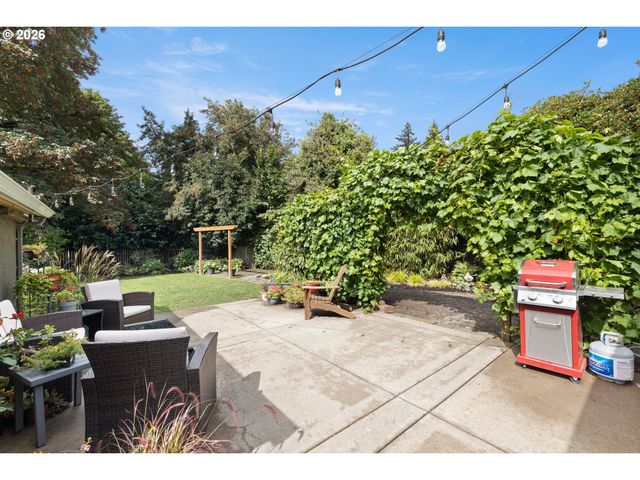5480 GROVE St, West Linn, OR 97068
