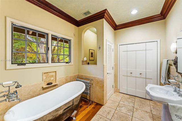 3506 Banyan Cir, Miami, FL 33133