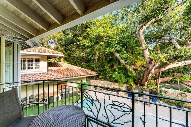 3506 Banyan Cir, Miami, FL 33133