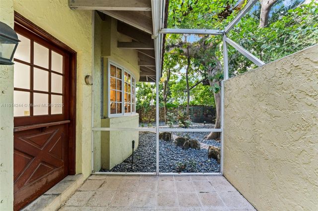 3506 Banyan Cir, Miami, FL 33133