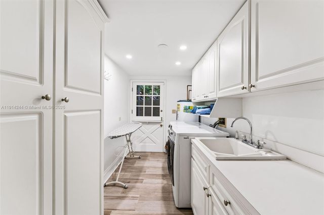 3506 Banyan Cir, Miami, FL 33133