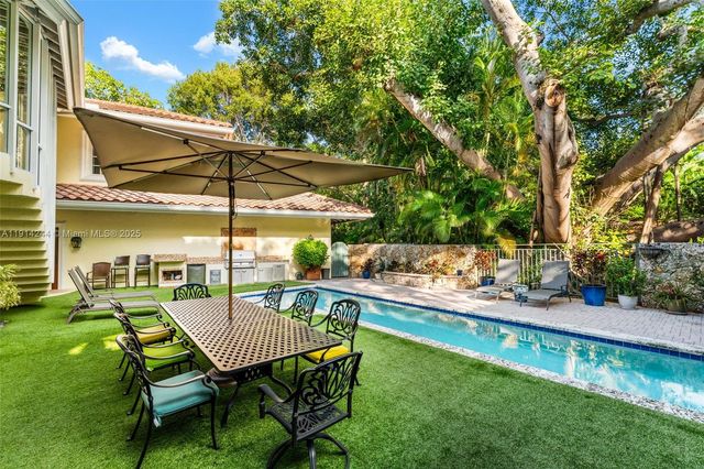 3506 Banyan Cir, Miami, FL 33133