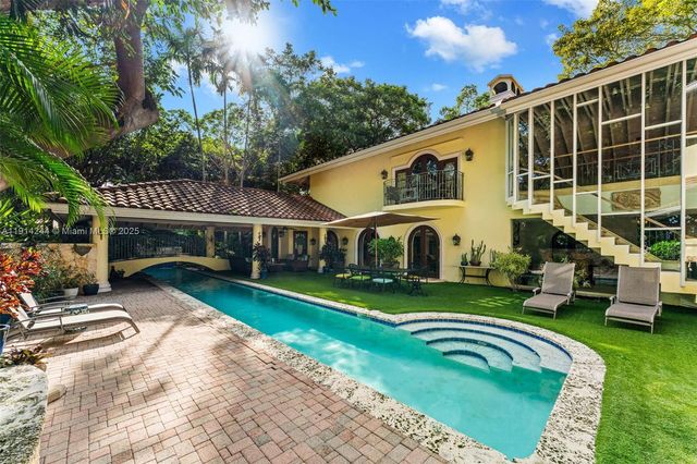 3506 Banyan Cir, Miami, FL 33133