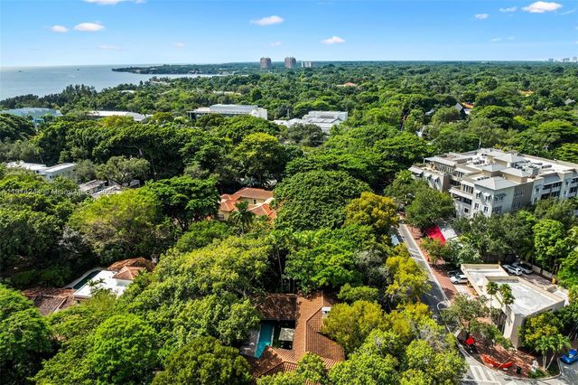 3506 Banyan Cir, Miami, FL 33133