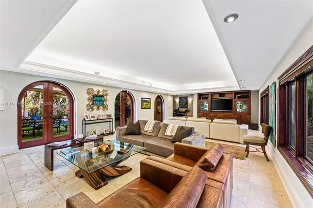 3506 Banyan Cir, Miami, FL 33133