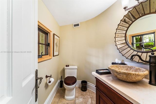 3506 Banyan Cir, Miami, FL 33133