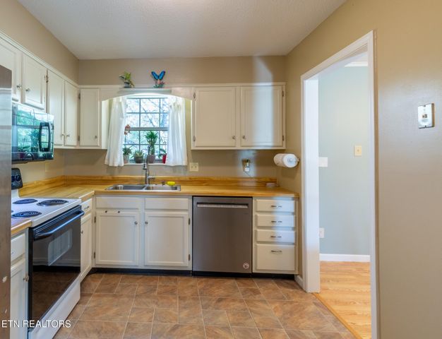 2204 Bishops Bridge Rd, Knoxville, TN 37922