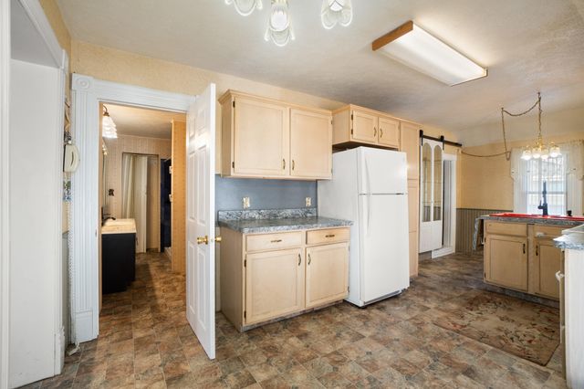 1115 Cooper Street, Jackson, MI 49202