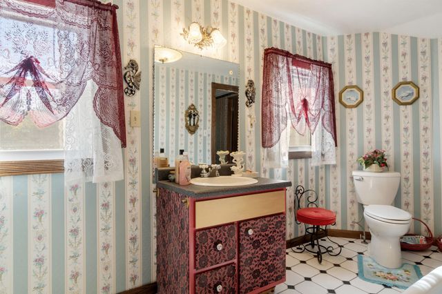 1115 Cooper Street, Jackson, MI 49202