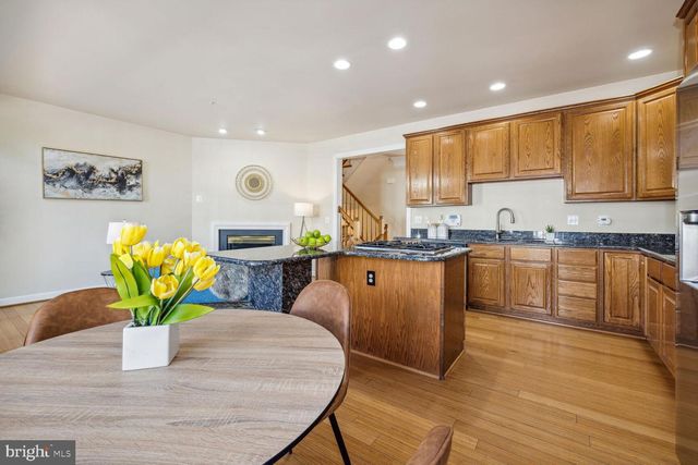 1813 DAWSON ST, Vienna, VA 22182