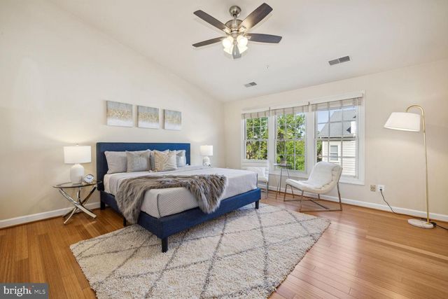1813 DAWSON ST, Vienna, VA 22182