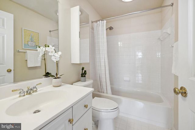 1813 DAWSON ST, Vienna, VA 22182