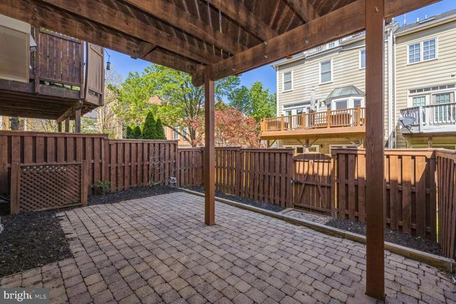 1813 DAWSON ST, Vienna, VA 22182