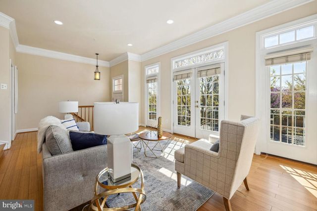 1813 DAWSON ST, Vienna, VA 22182