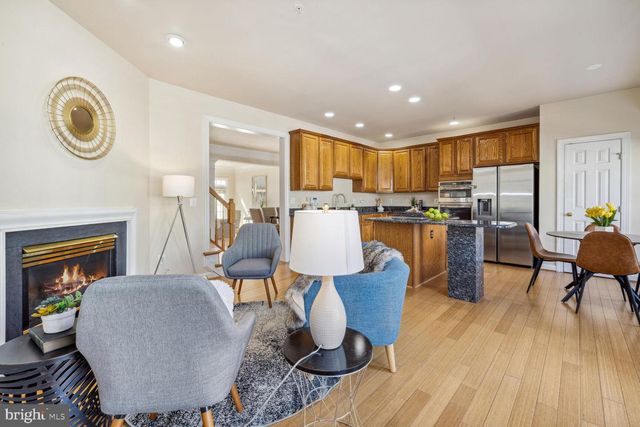 1813 DAWSON ST, Vienna, VA 22182