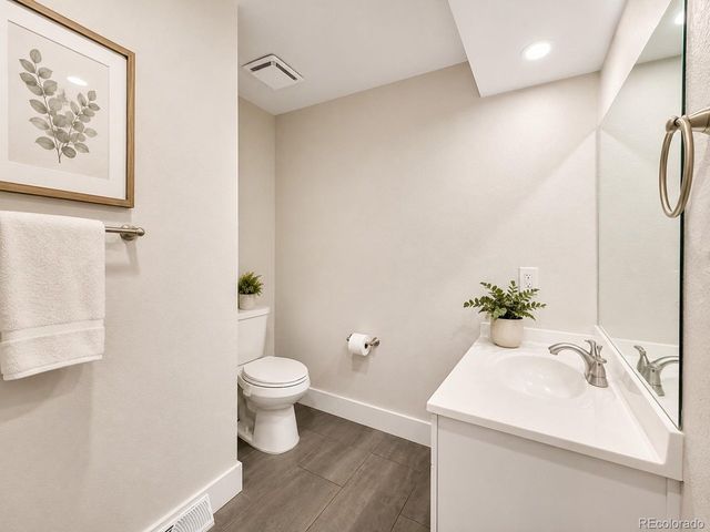 7073 E Warren Dr, Denver, CO 80224