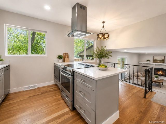 7073 E Warren Dr, Denver, CO 80224