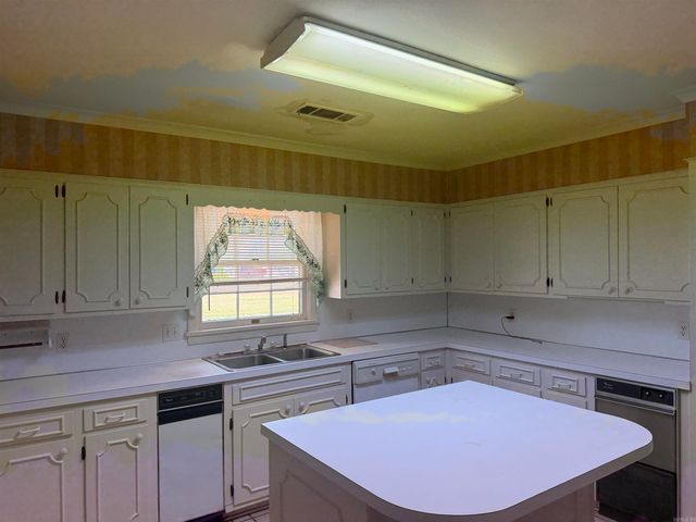 14 Jefferson Place, Pine Bluff, AR 71603