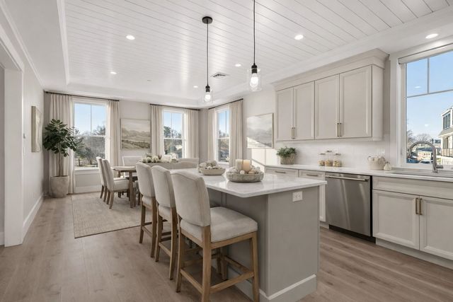 33 LITTLE BAY Drive, Dover, NH 03820