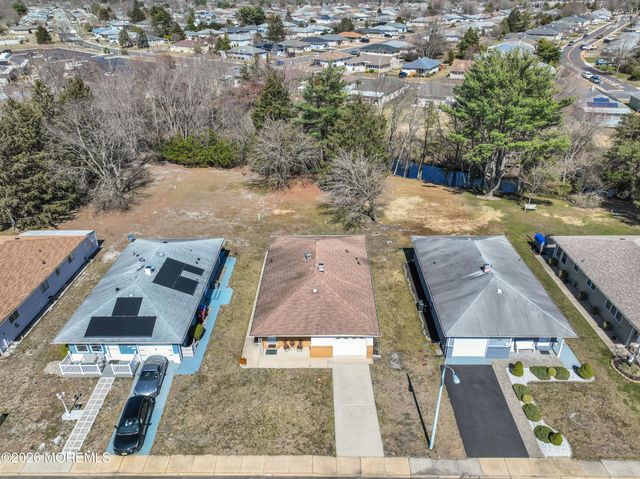 62 Fort De France Avenue, Toms River, NJ 08757