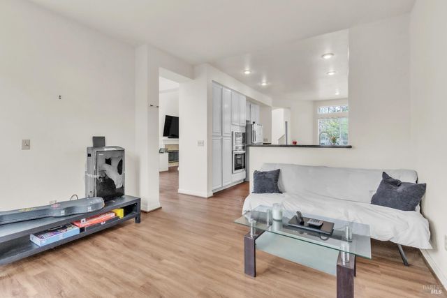 16 Arrowhead Ct, Petaluma, CA 94954